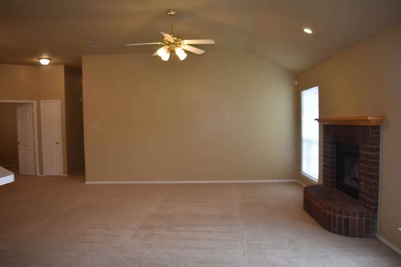 2521 Creek Dr - Photo 5 of 26