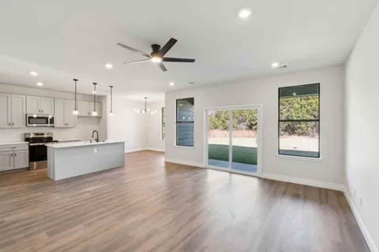 1108 Belhaven St - Photo 3 of 3