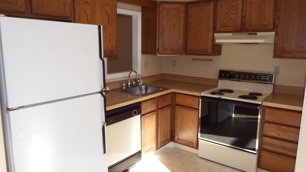 1103 St Michaels Ct - Photo 3 of 8