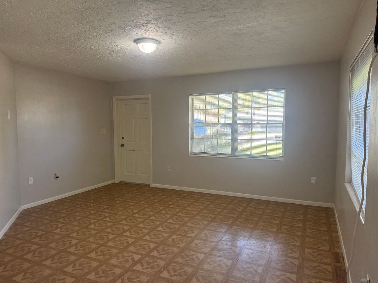 5005 19th St W - Photo 3 of 19