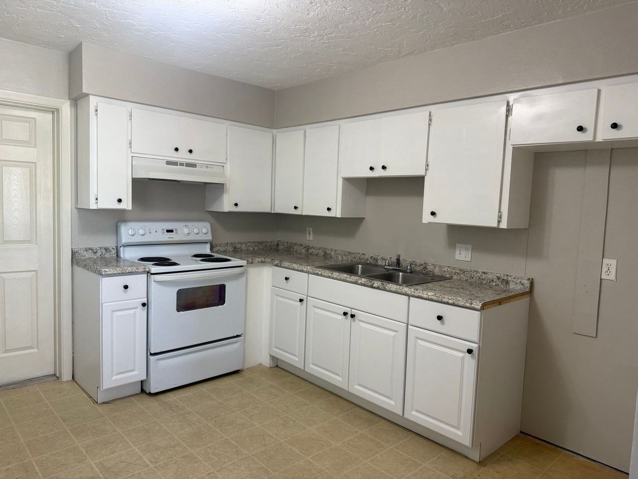 5005 19th St W - Photo 5 of 19