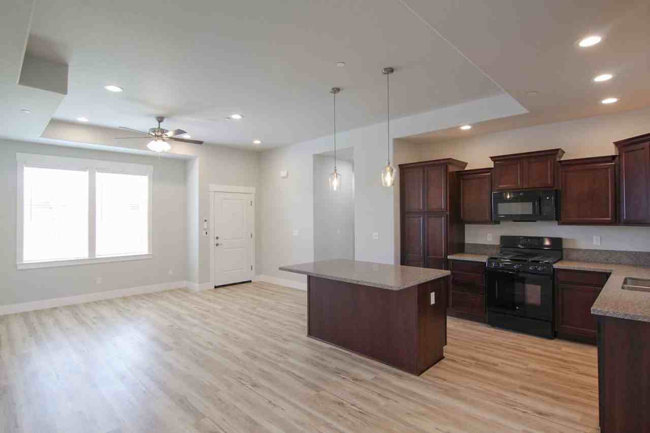 1392 Bonhurst Dr - Photo 2 of 24