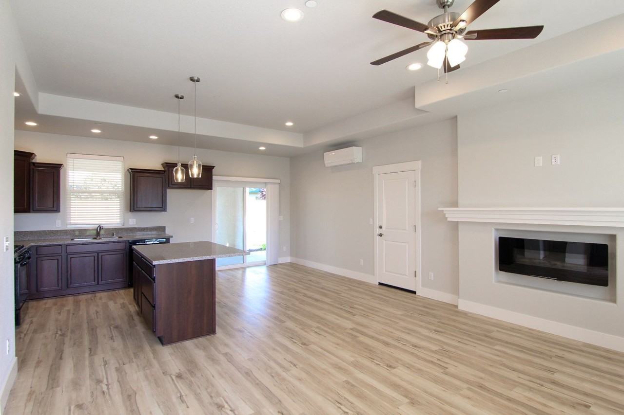 1392 Bonhurst Dr - Photo 3 of 24