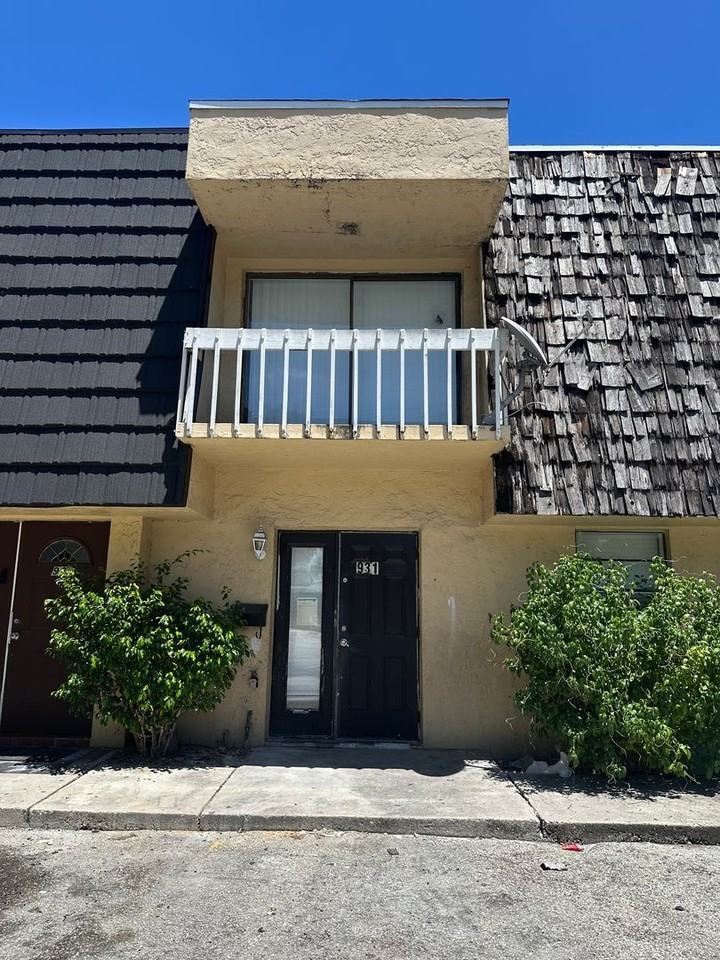 931 Sw 20th Ct - Photo 2 of 22