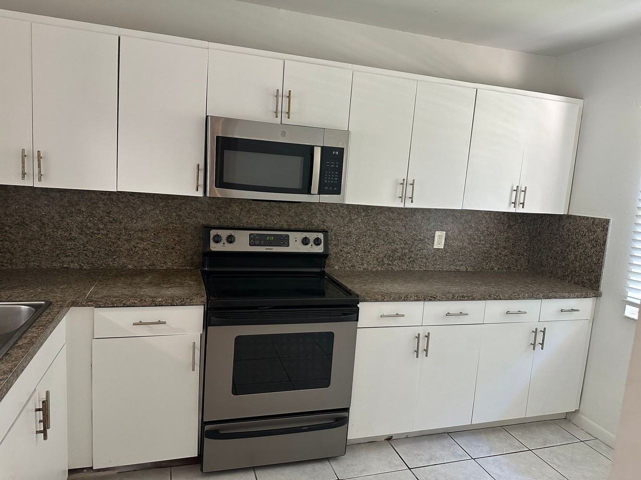 931 Sw 20th Ct - Photo 3 of 22