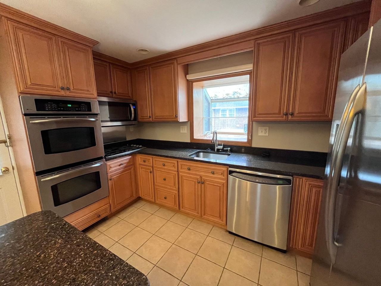 79 Moffett St - Photo 3 of 21