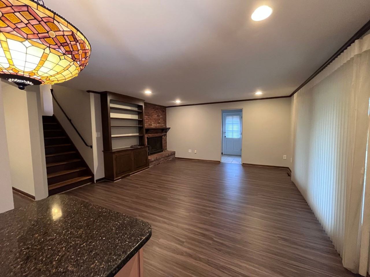 79 Moffett St - Photo 4 of 21