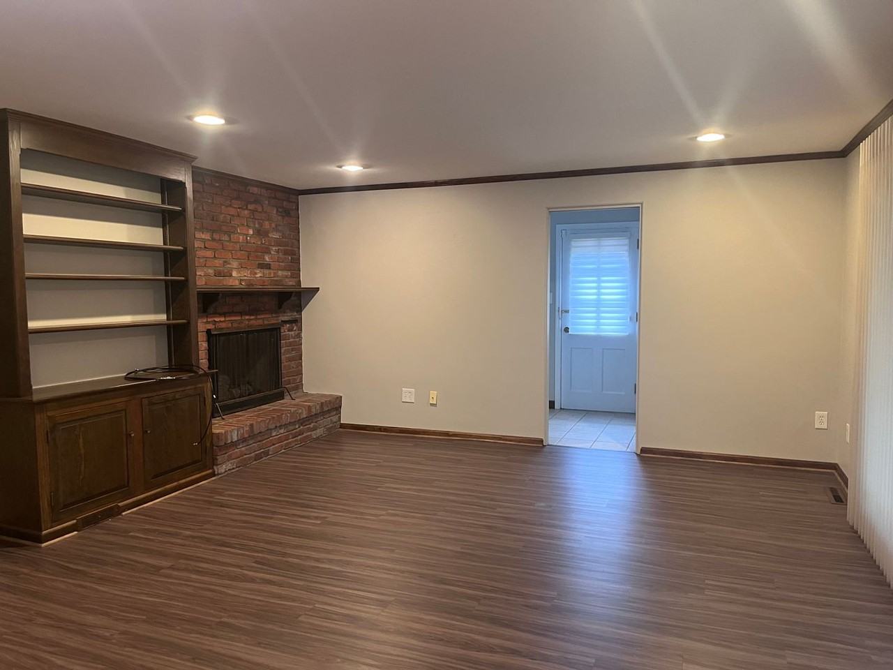 79 Moffett St - Photo 6 of 21