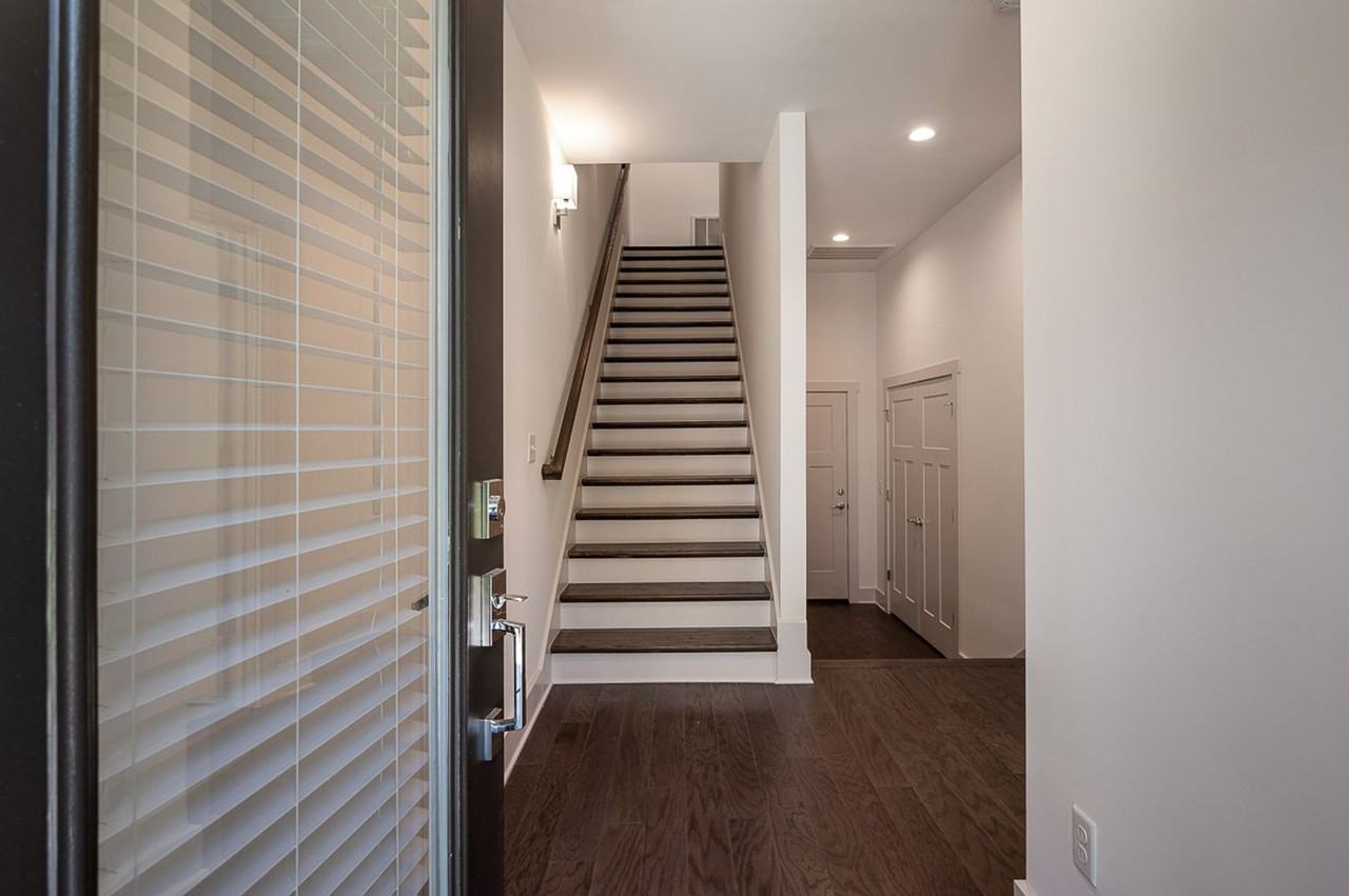900 Meridian St - Photo 2 of 34