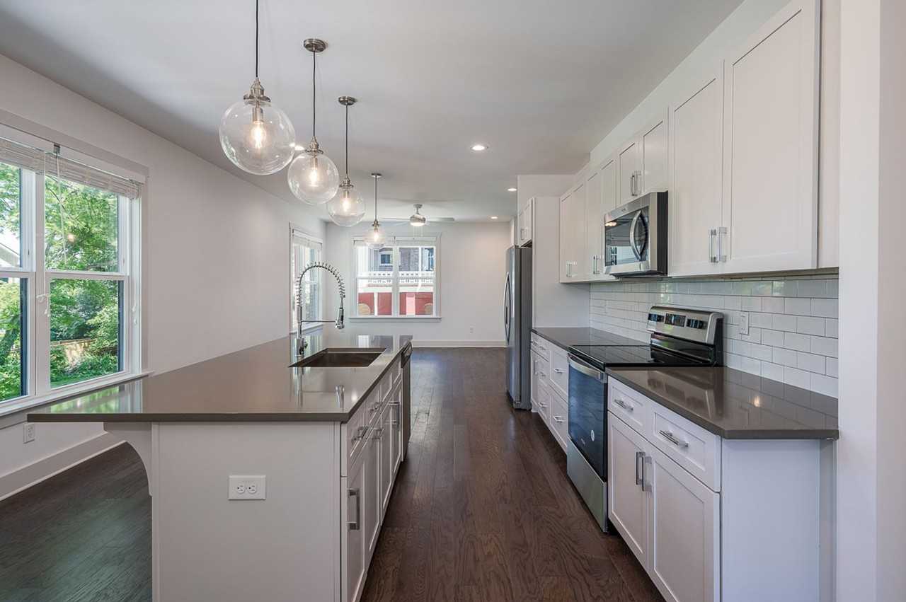 900 Meridian St - Photo 5 of 34