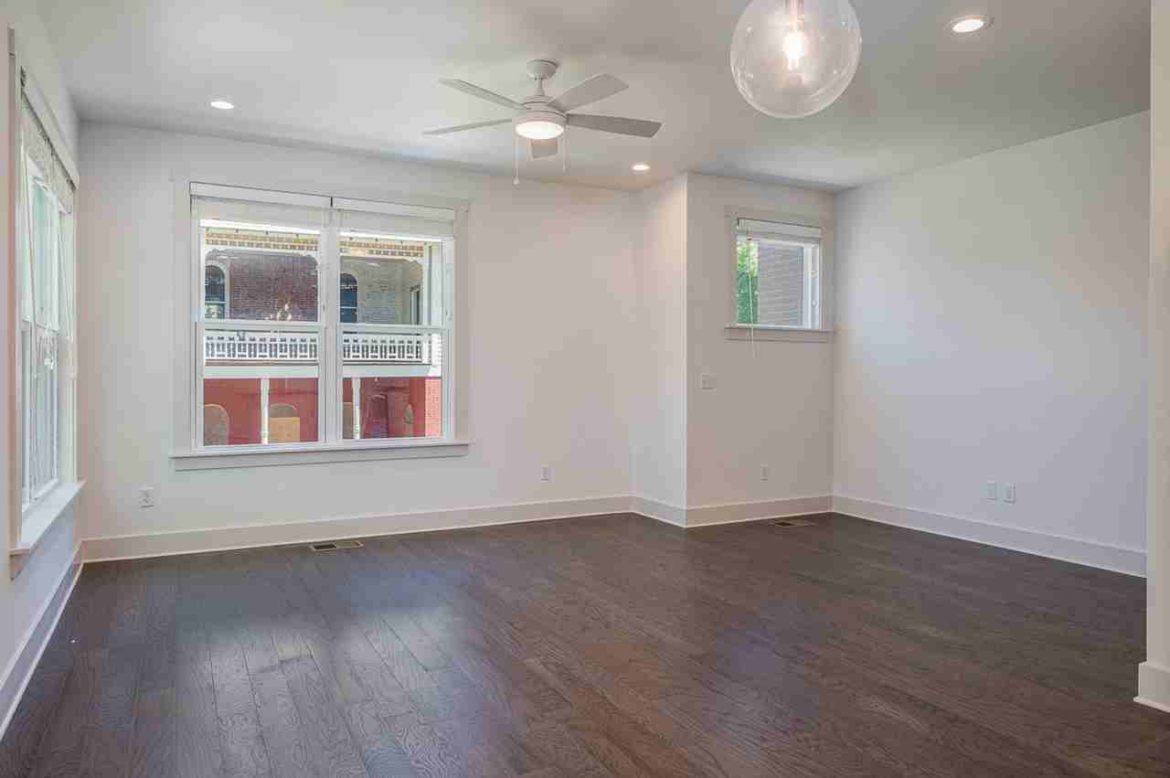 900 Meridian St - Photo 6 of 34