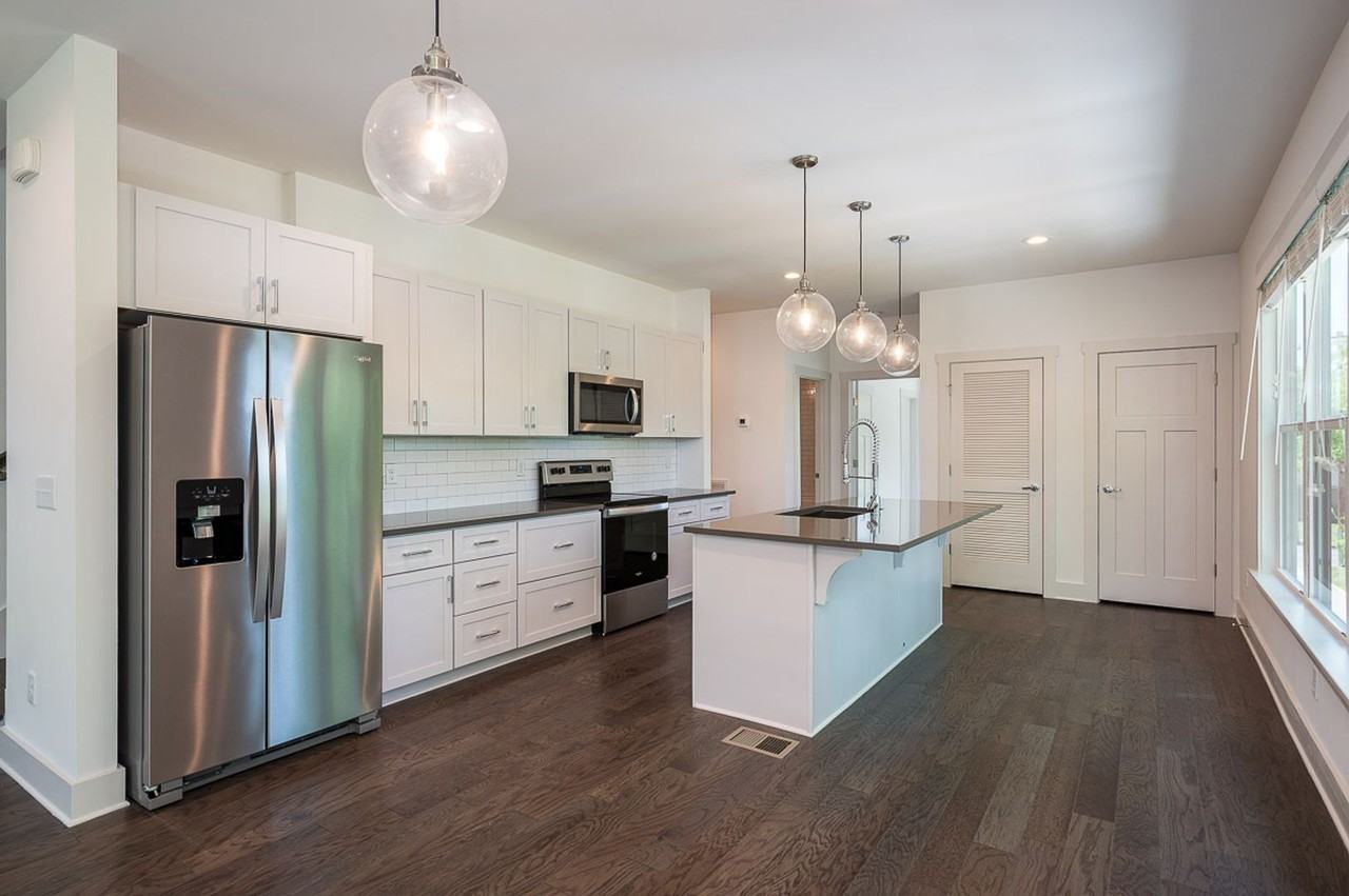 900 Meridian St - Photo 7 of 34