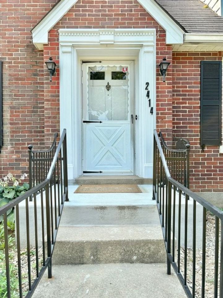 2414 Brighton Dr - Photo 3 of 35