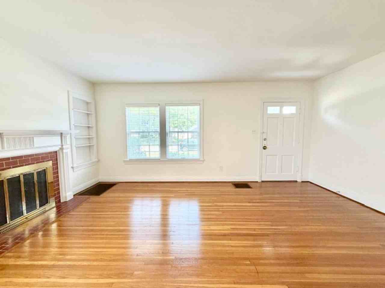 2414 Brighton Dr - Photo 4 of 35