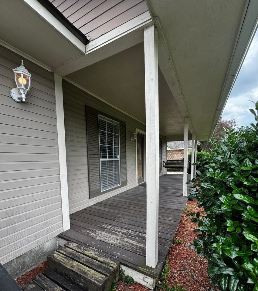 1729 Tallwood Dr - Photo 3 of 28