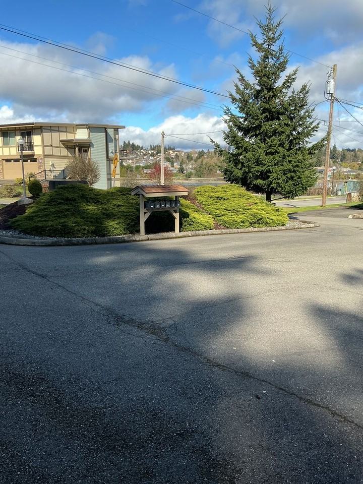 2609 25th St - Photo 2 of 33