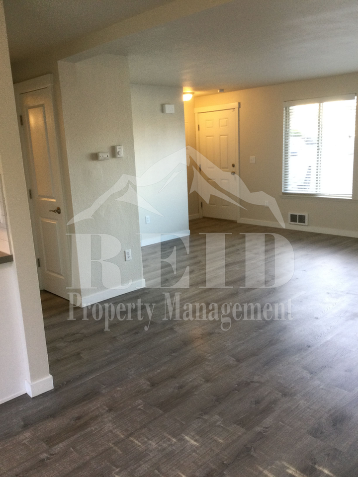 2609 25th St - Photo 5 of 33