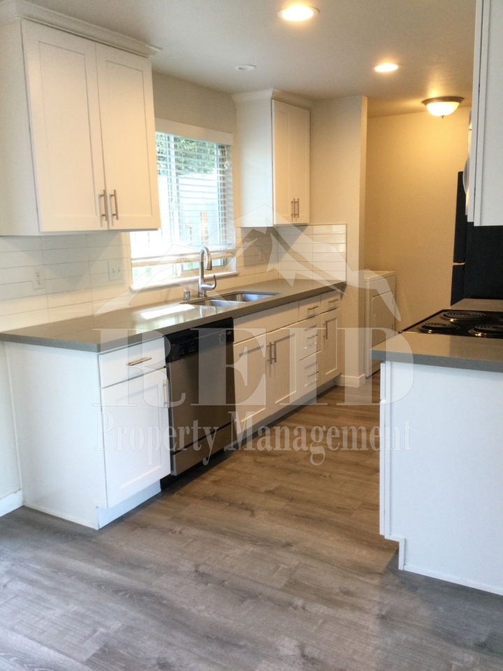 2609 25th St - Photo 2 of 30