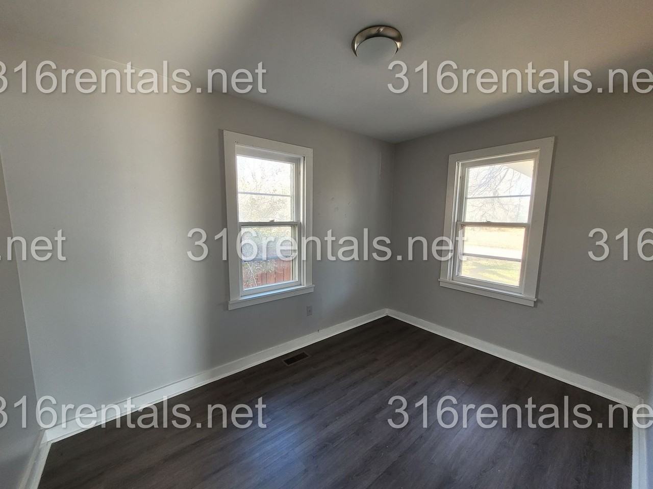 1337 S Fern St - Photo 5 of 10
