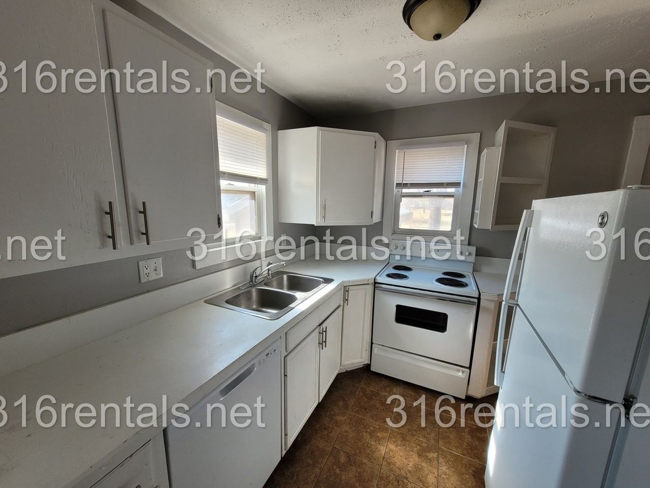 1337 S Fern St - Photo 6 of 10