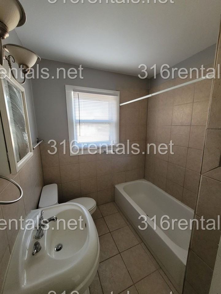 1337 S Fern St - Photo 7 of 10