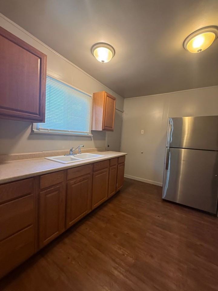 621 Philippine St - Photo 5 of 14
