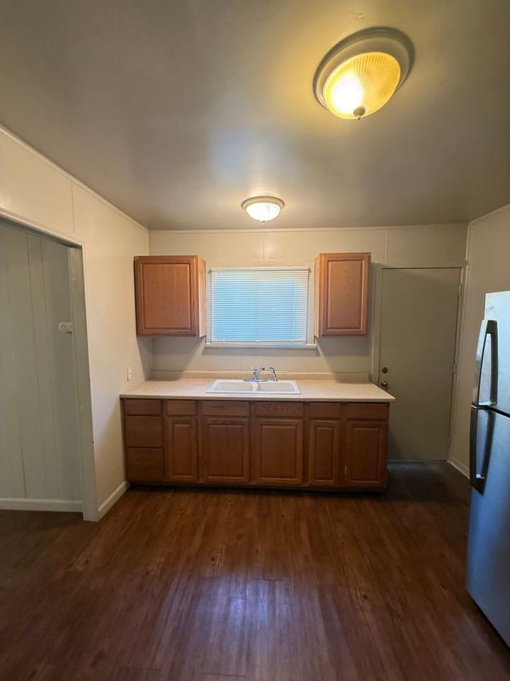 621 Philippine St - Photo 7 of 14