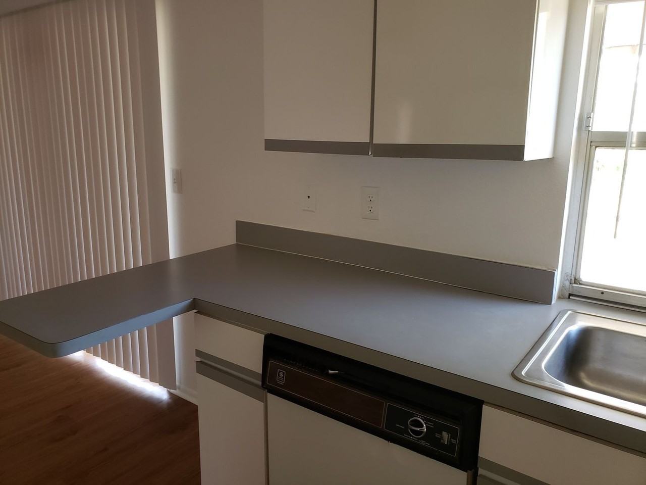 325 Lenoir St Nw - Photo 5 of 9