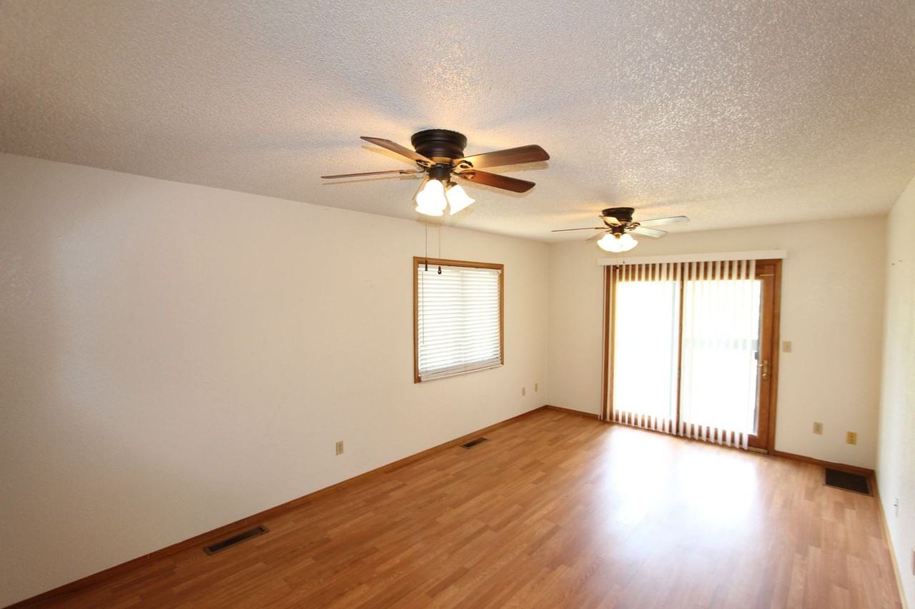 2645 N Valley View Rd - Photo 5 of 11