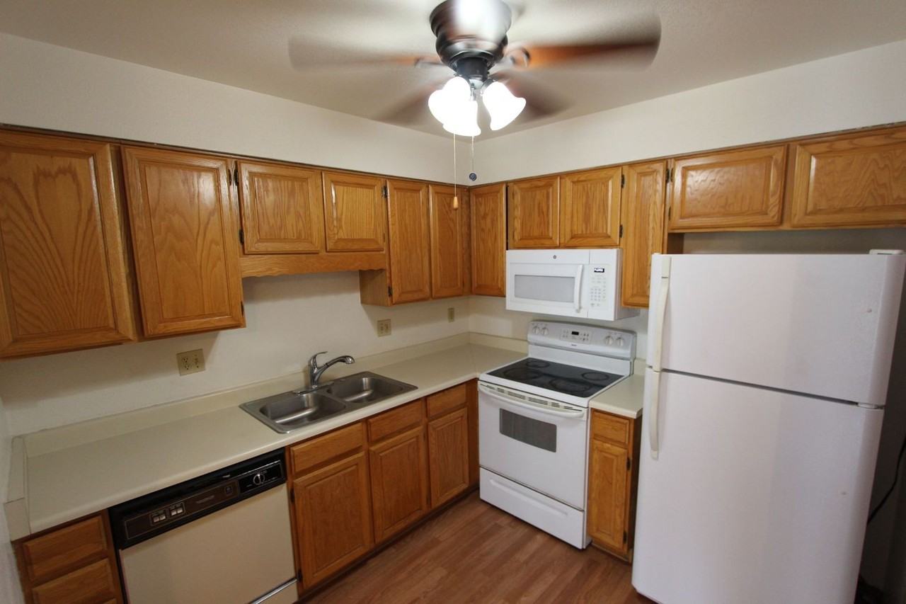 2645 N Valley View Rd - Photo 6 of 11
