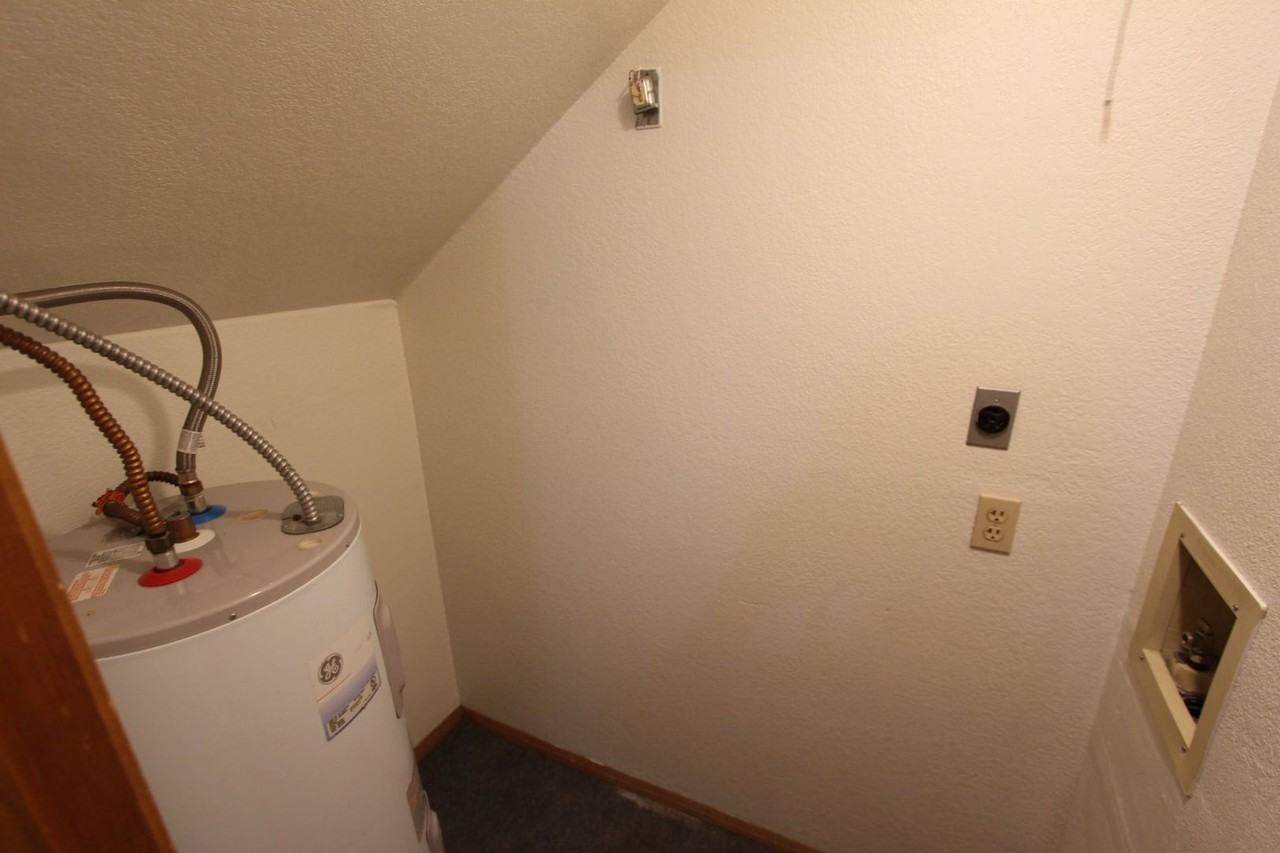 2645 N Valley View Rd - Photo 7 of 11