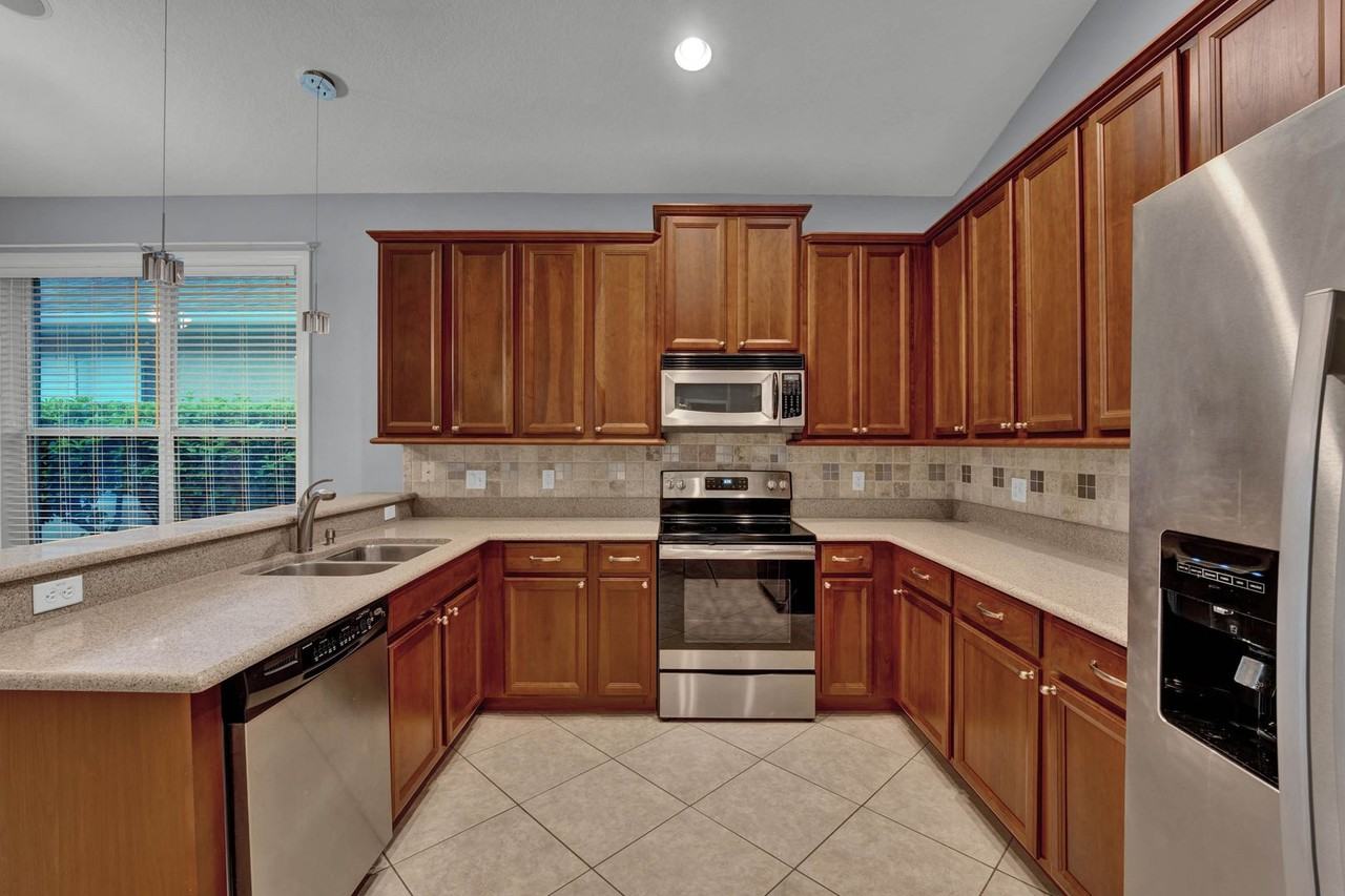 10029 Silk Grass Dr - Photo 2 of 23