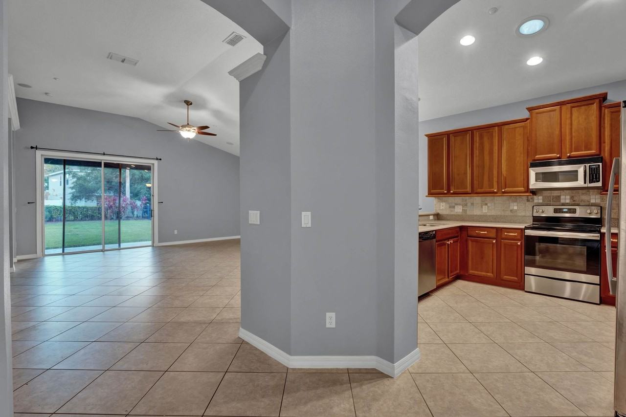10029 Silk Grass Dr - Photo 7 of 23
