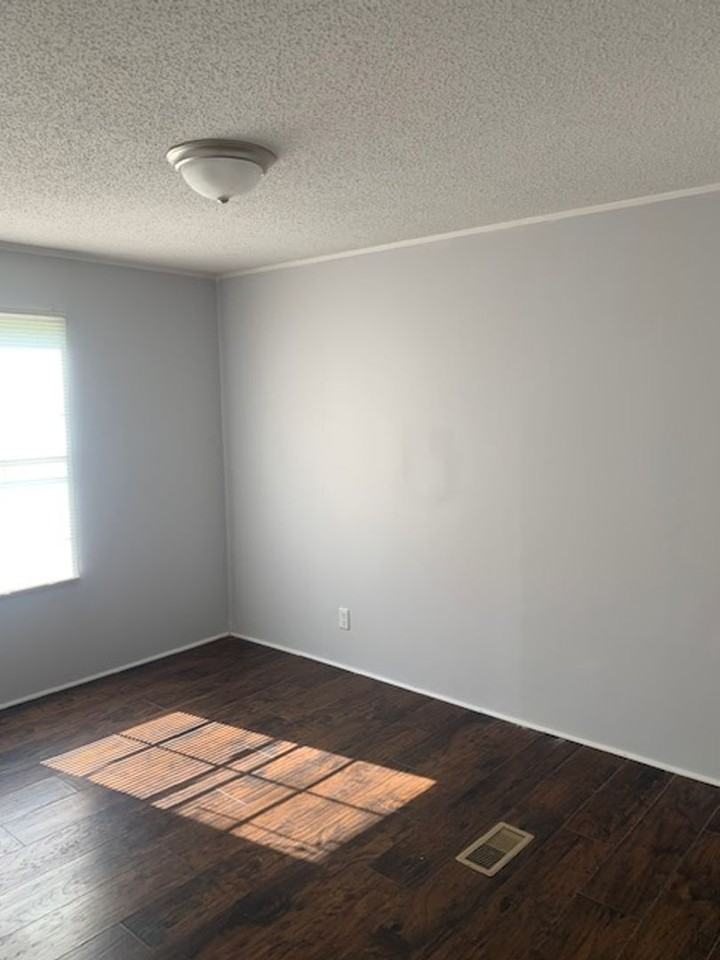 259 Casual Dr - Photo 4 of 16