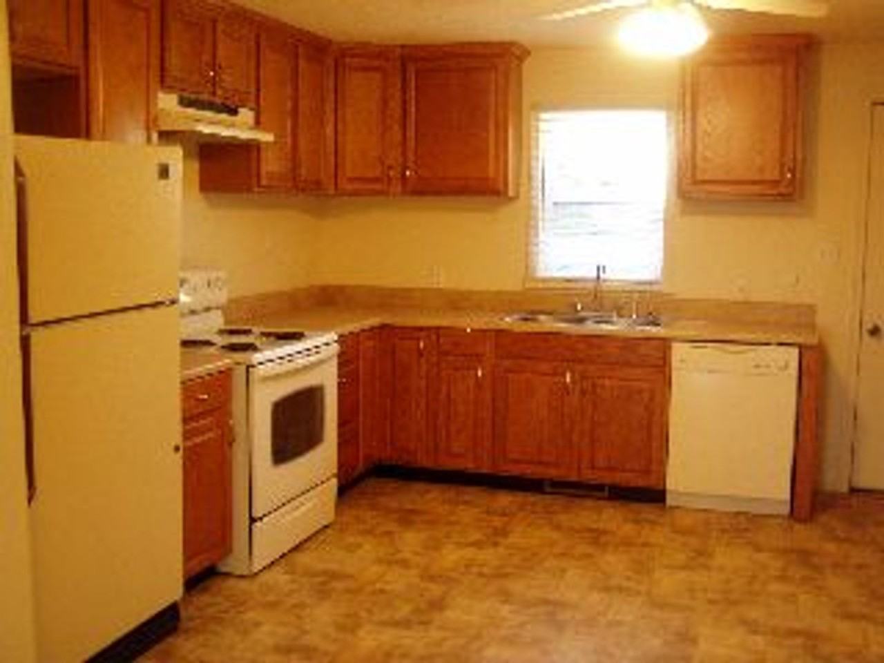 1926 Seabury Ave - Photo 3 of 6