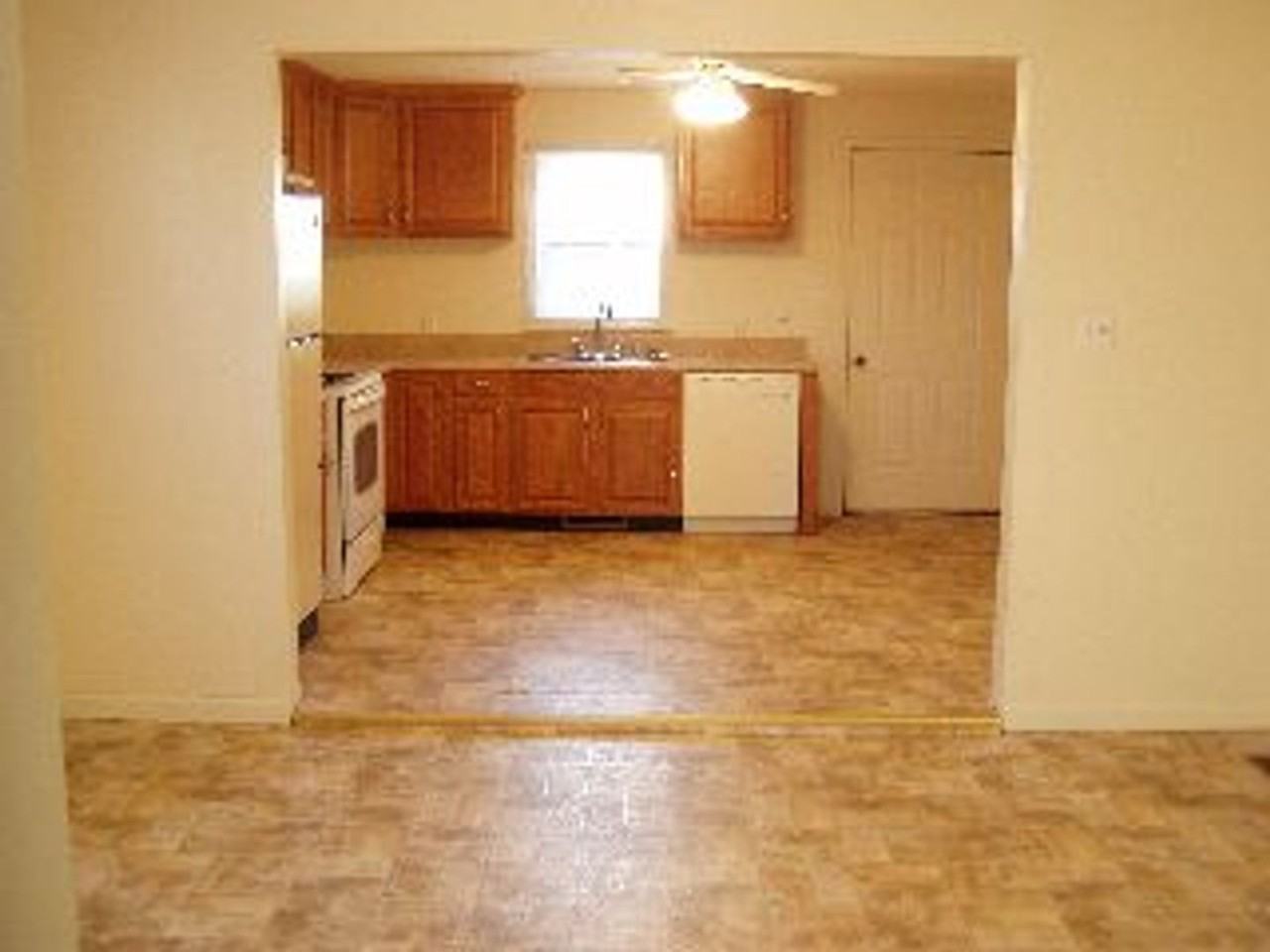 1926 Seabury Ave - Photo 4 of 6