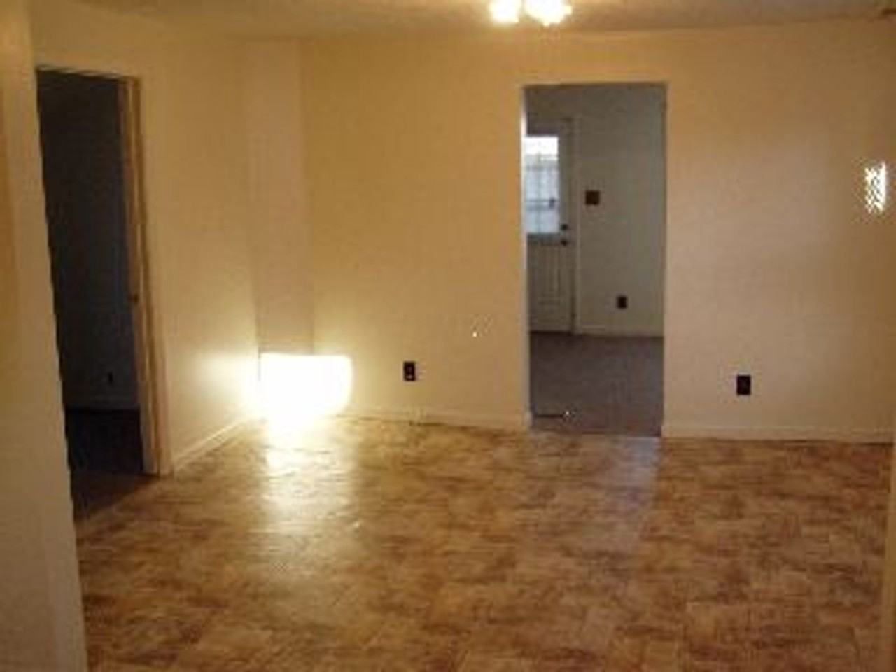 1926 Seabury Ave - Photo 5 of 6
