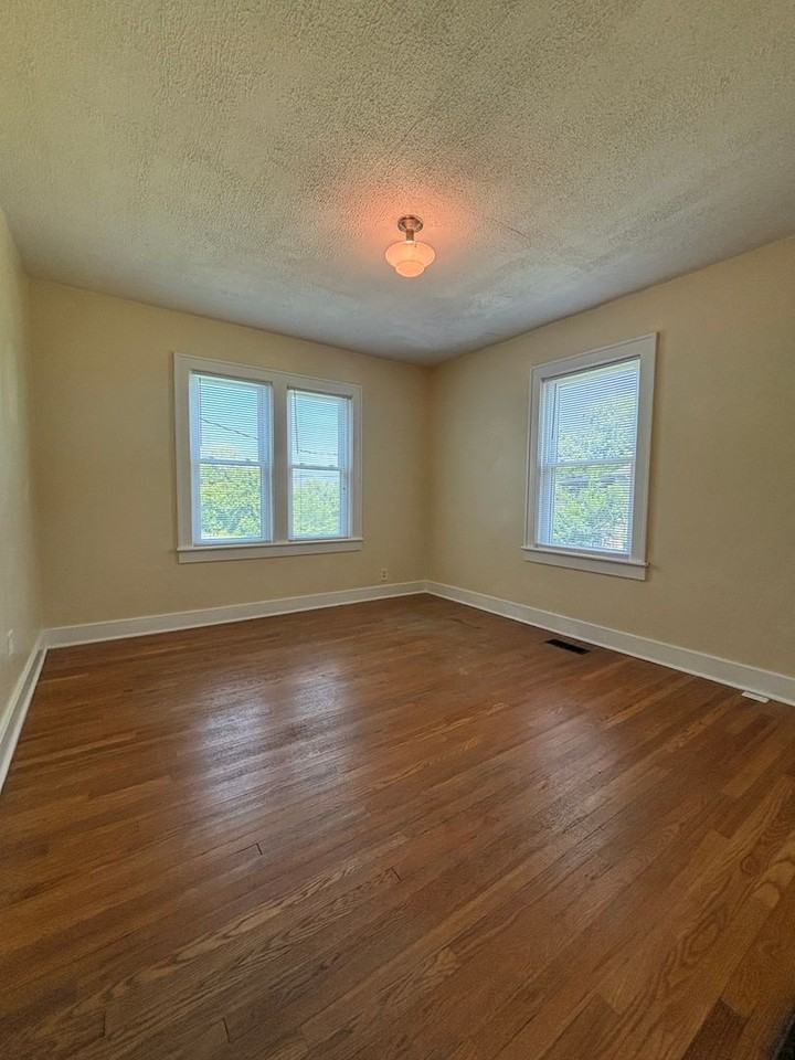 104 Fairway Dr - Photo 6 of 17