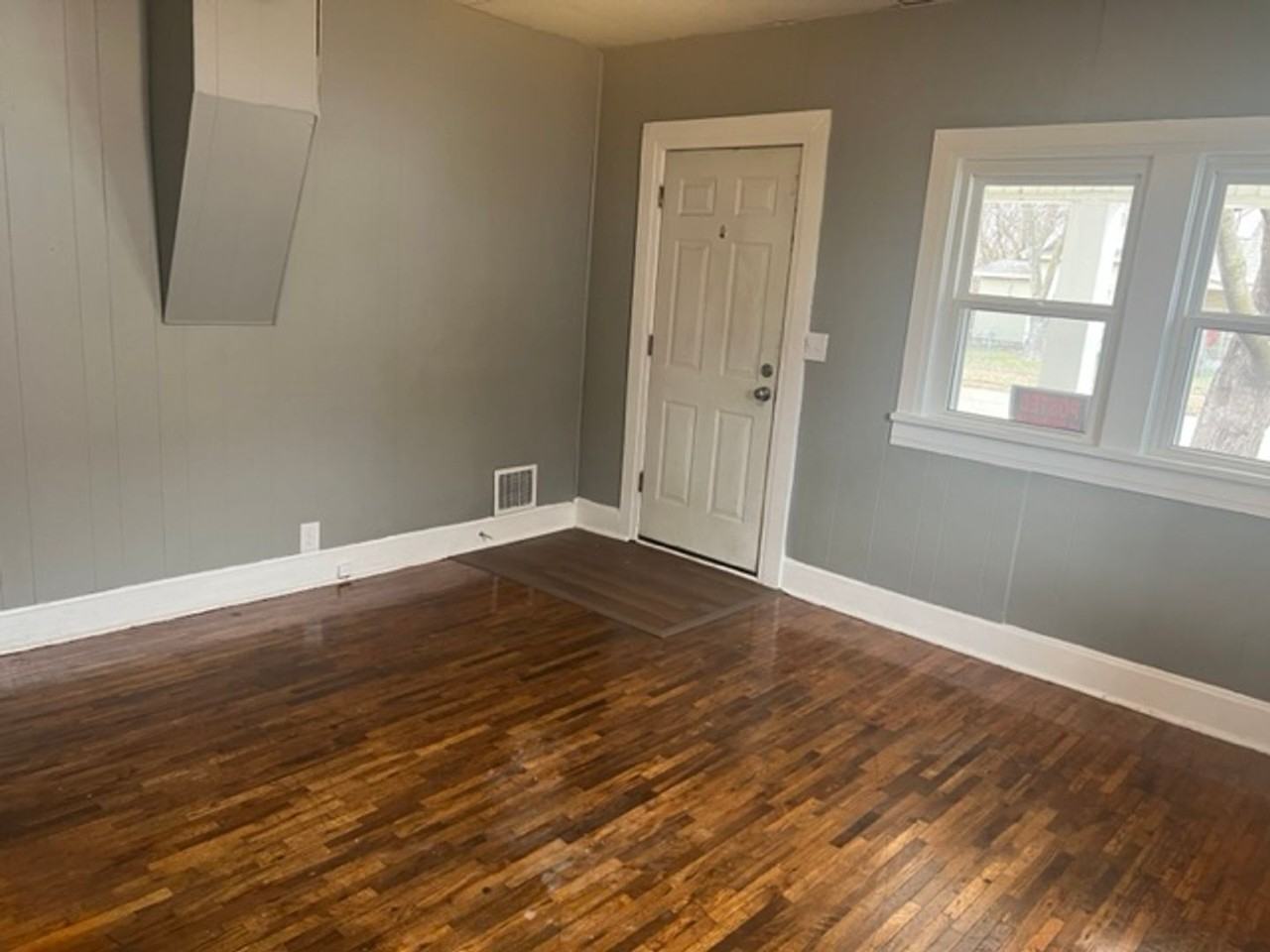 1700 W Chestnut St - Photo 2 of 15