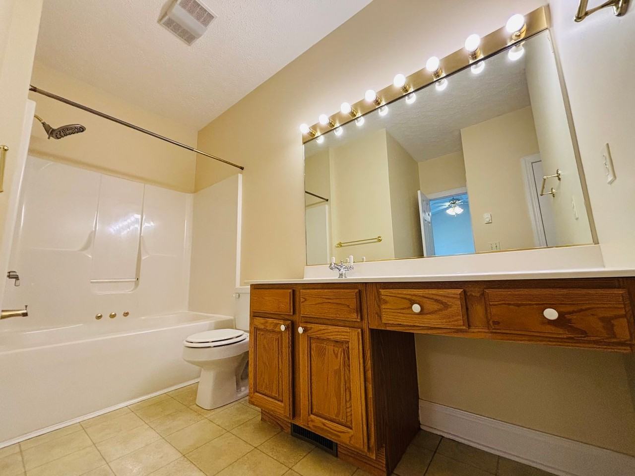 230 Willow Oak Dr - Photo 3 of 15