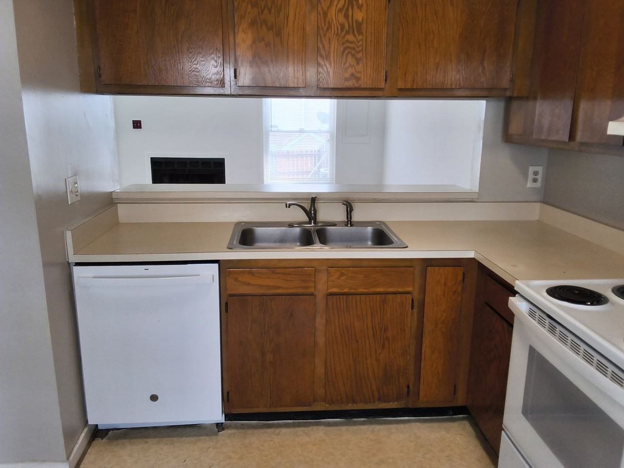 3044 Kim Dr - Photo 4 of 11
