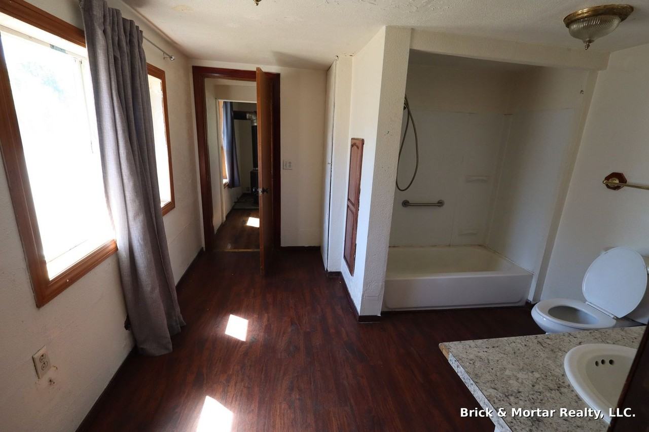 292 Ne Alder St - Photo 6 of 18