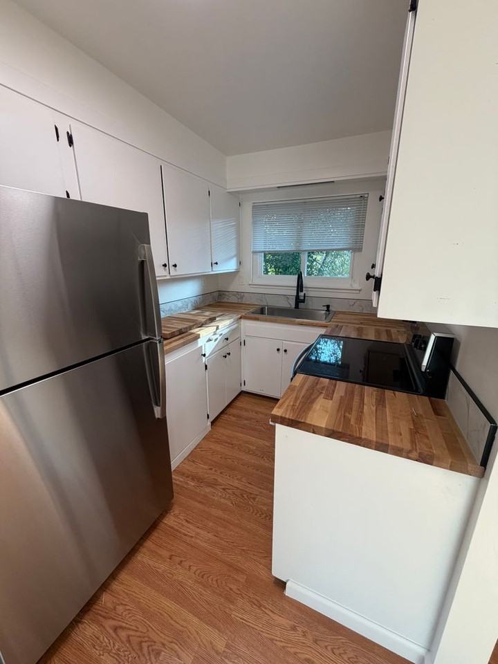 821 821 -827 Robinson Street - Photo 2 of 6