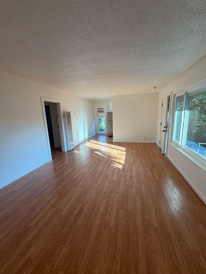 821 821 -827 Robinson Street - Photo 3 of 6