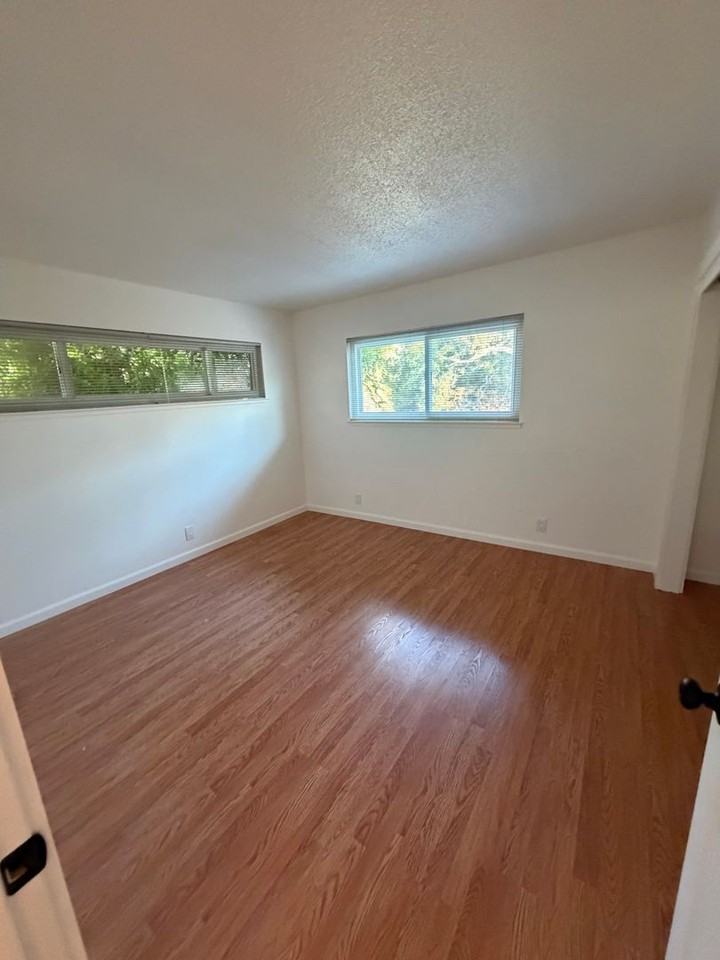 821 821 -827 Robinson Street - Photo 4 of 6