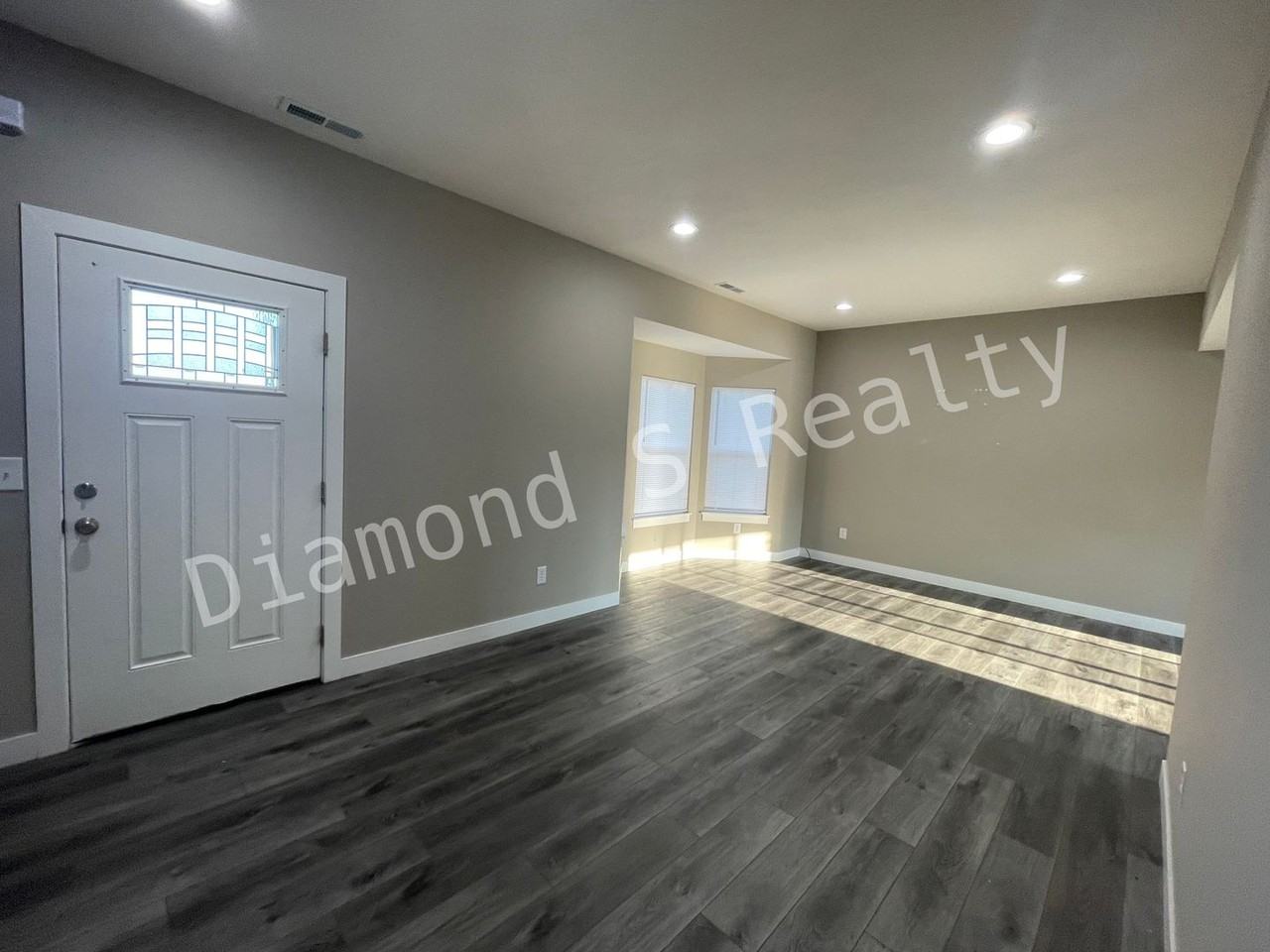 2108 N 26th St - Photo 2 of 24