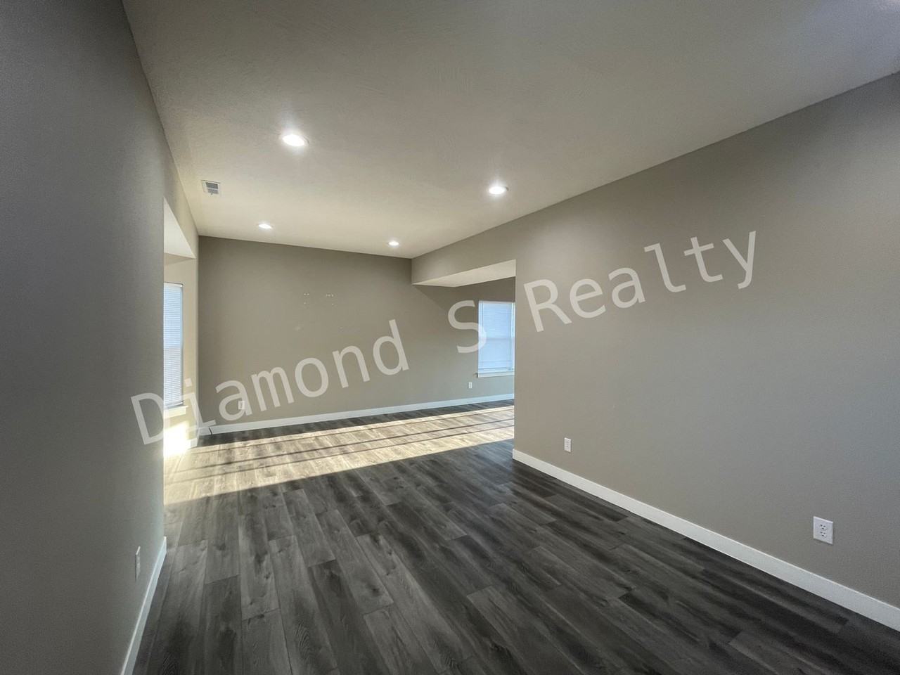 2108 N 26th St - Photo 3 of 24