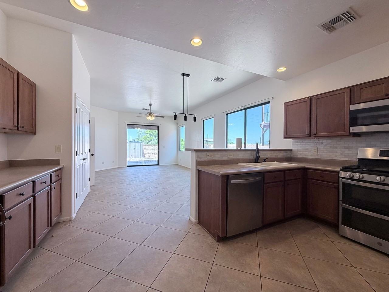 1024 Horner Dr - Photo 5 of 28