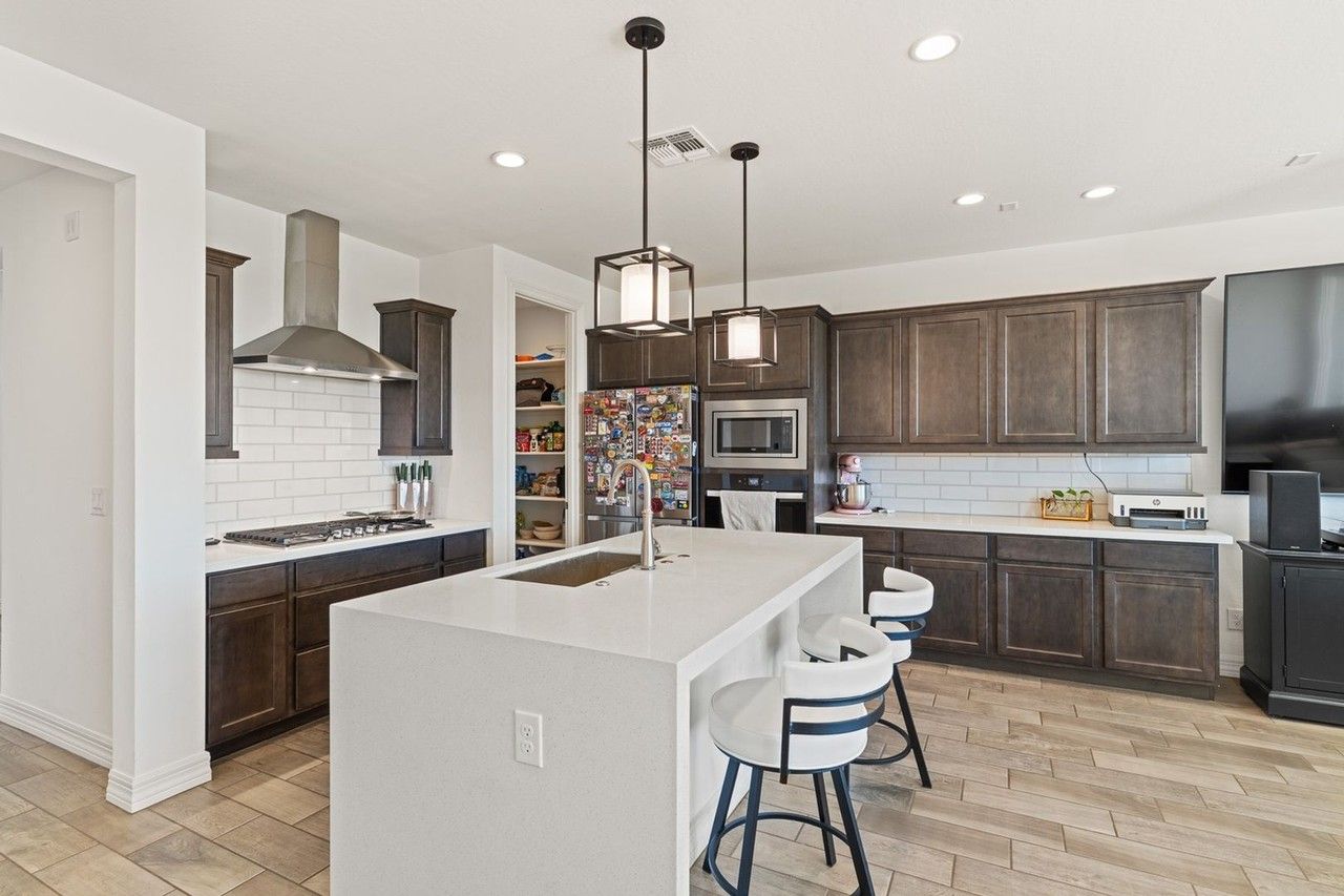 10997 N Hershey St - Photo 4 of 33