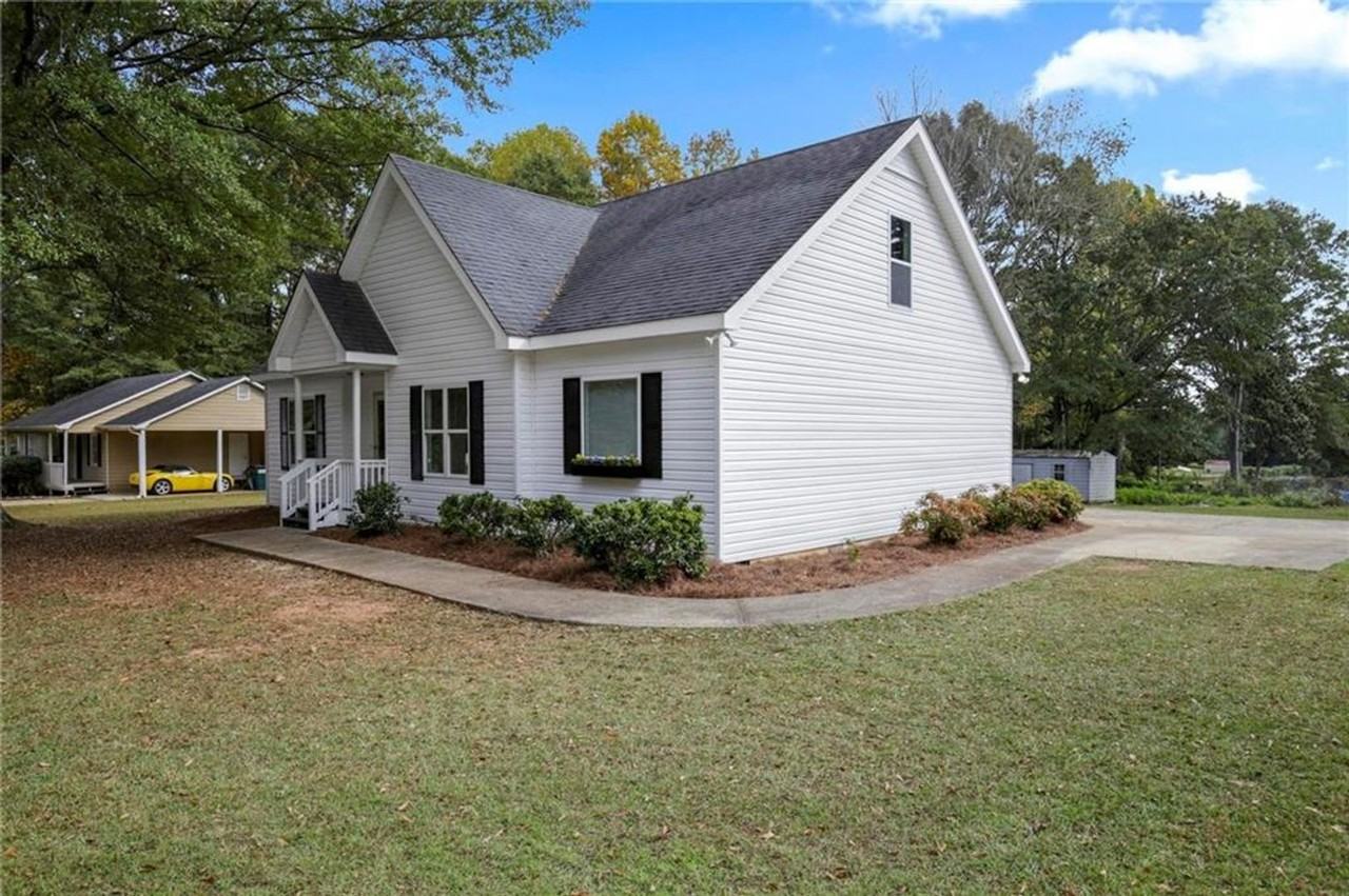 1312 Lake Paradise Rd - Photo 4 of 24